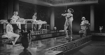 The Bellboy and the Playgirls (1962) download